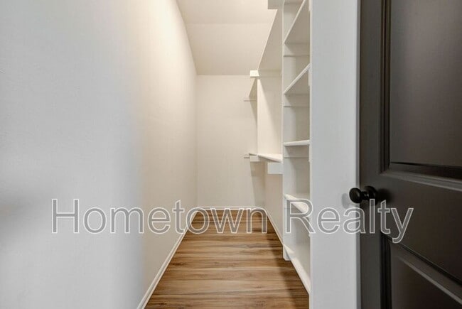 Building Photo - 410 N Cyn Ter