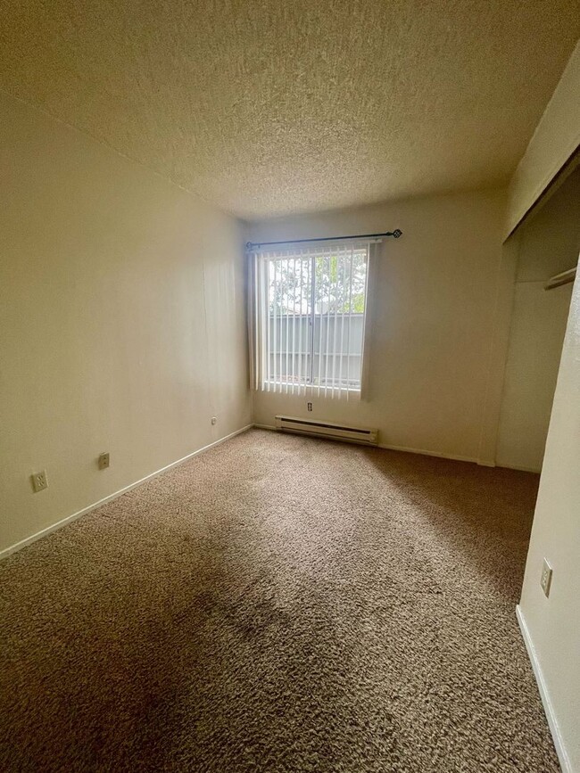 Building Photo - Charming 2-Bedroom Condo in Gated Community!