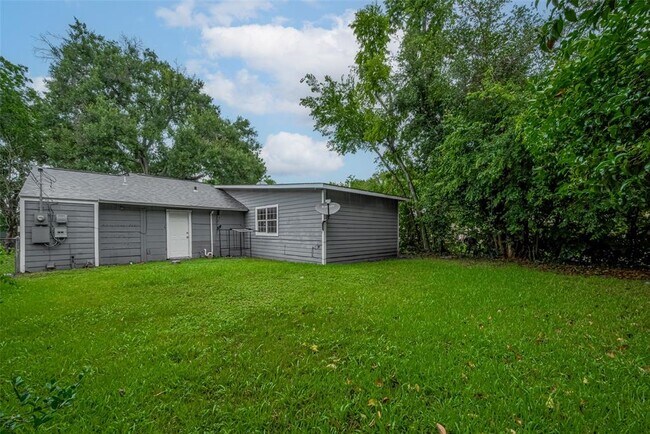 Building Photo - 4906 Larkspur St