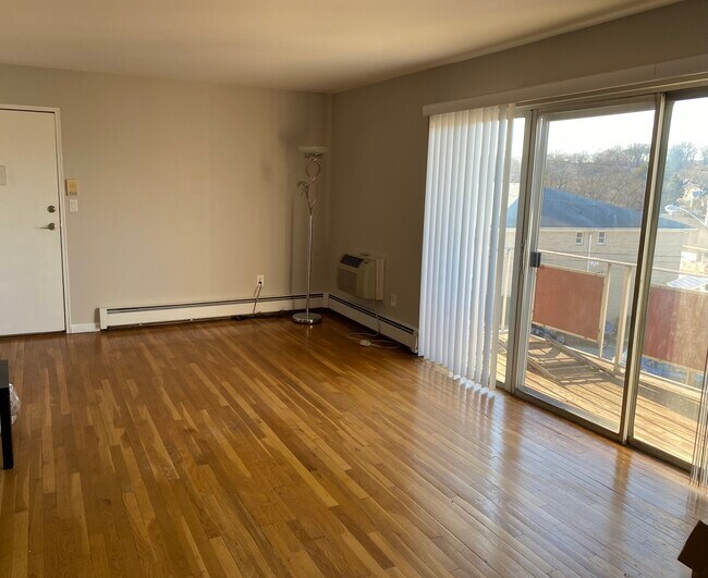 Building Photo - 364 Hoover Ave