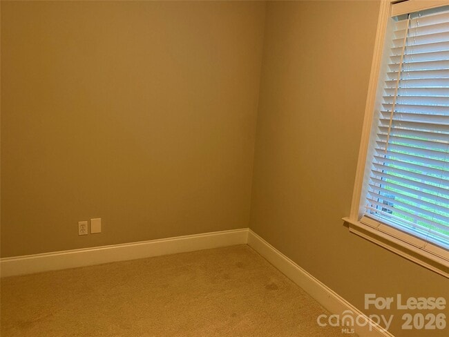 Building Photo - 1323 Carolyn Dr