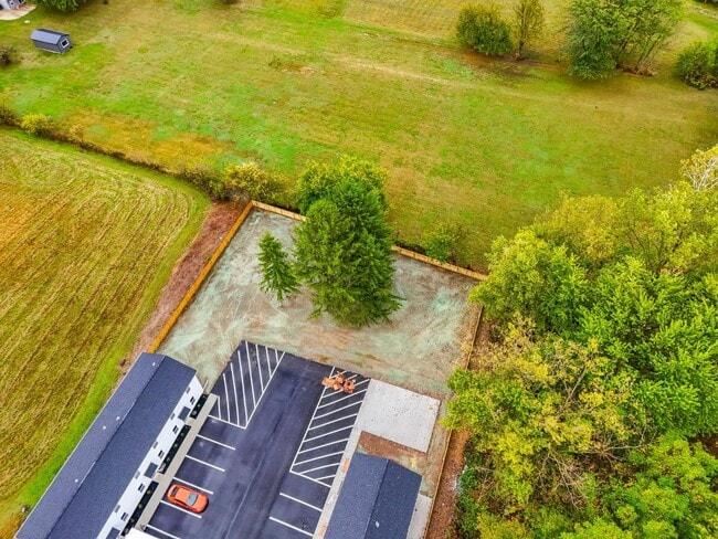 Building Photo - 386 N Franklin St