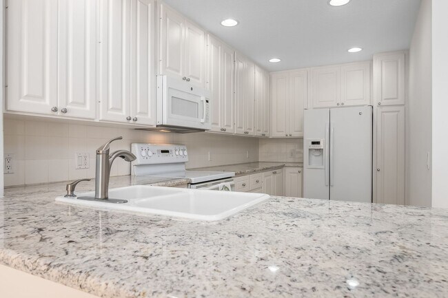 Building Photo - 28608 Alessandria Cir