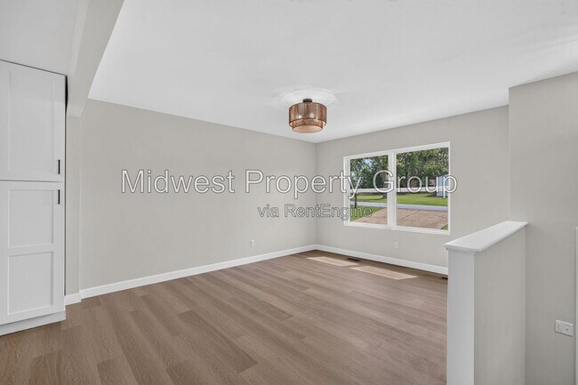 Building Photo - 13 S Perry Cir