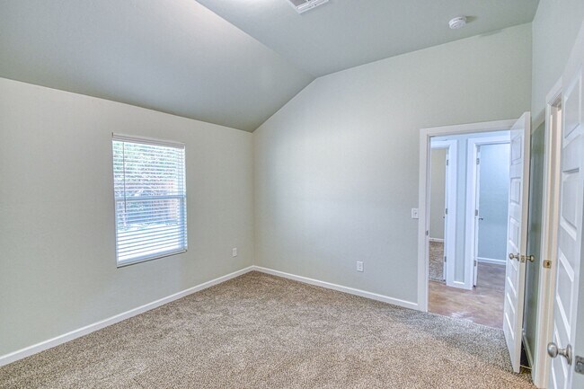 Building Photo - 2713 Clifton Ter