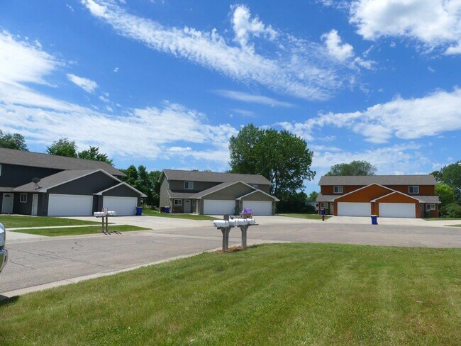 Building Photo - Ideal Twinhomes