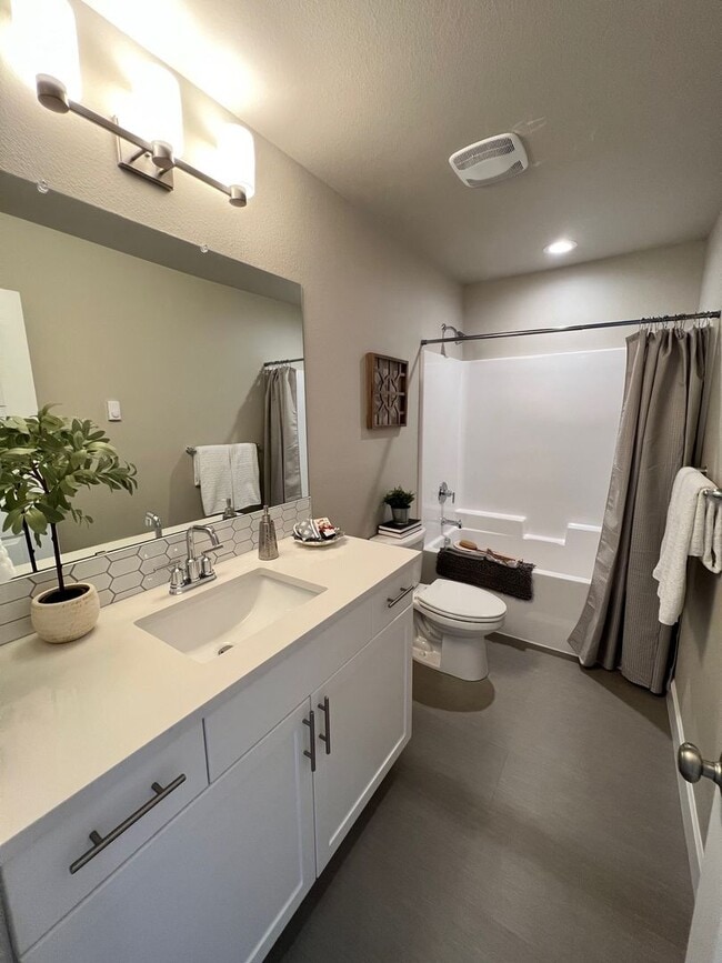 Building Photo - Private One Bedroom Unattached ADU with Fu...
