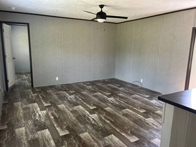 Building Photo - 117 Autumn Ln