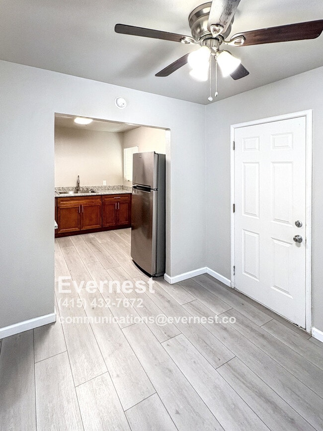 Building Photo - Charming 2-Bedroom, 1-Bathroom House in a ...