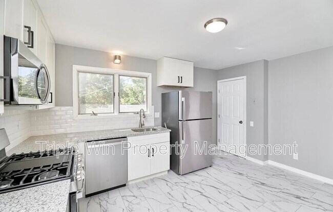 Building Photo - 2770 Dove Dr