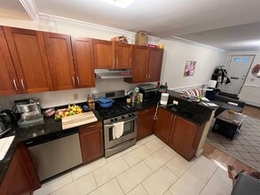 Building Photo - 1 bedroom available for Feb 1