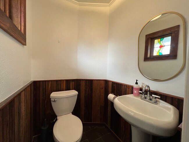 Building Photo - Beautiful Home on Esplanade across from Go...