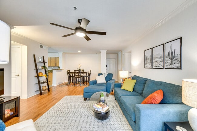 Building Photo - 2025 E Campbell Ave