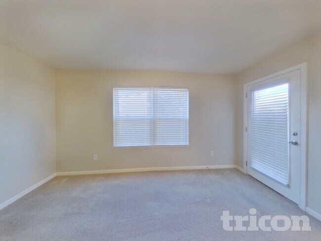 Building Photo - 117 Vermillian Dr