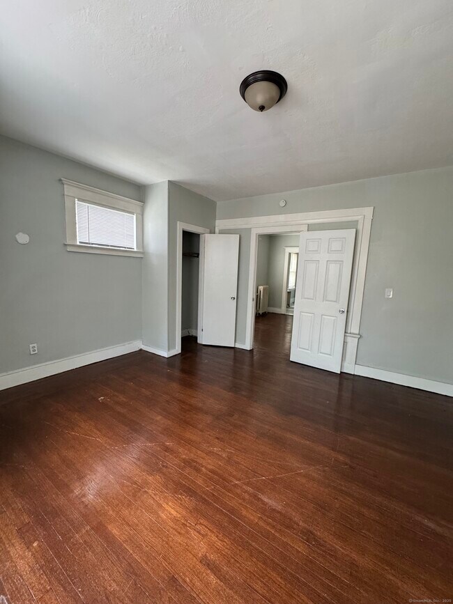 Building Photo - 916 Winchester Ave