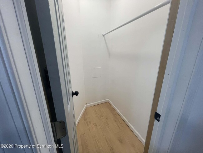 Building Photo - 76 Brook St