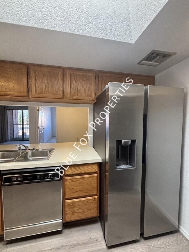 Building Photo - 1721 W Dalehaven Cir