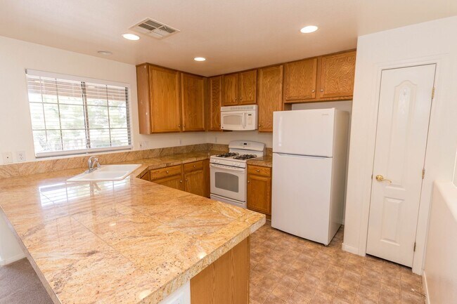 Building Photo - Move In Special Available! 2 Bedroom Townh...