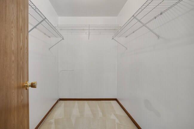 Building Photo - 1127 Ashbrook Dr