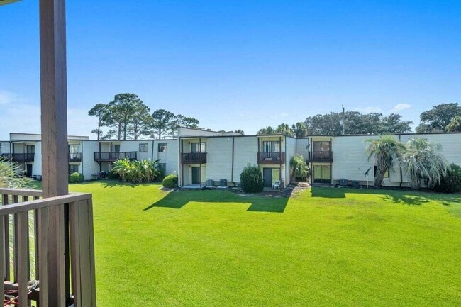 Building Photo - 308 Miracle Strip Pkwy SW