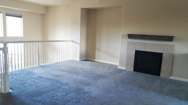 Building Photo - Gorgeous Town Home Across from Virginia Lake!