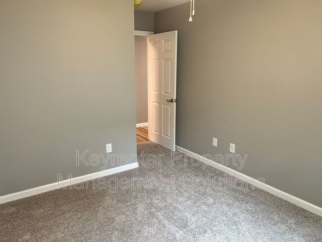 Building Photo - 905 Gardner St