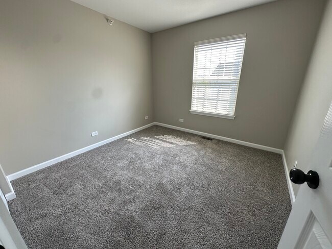 Building Photo - 2473 Dickens Dr