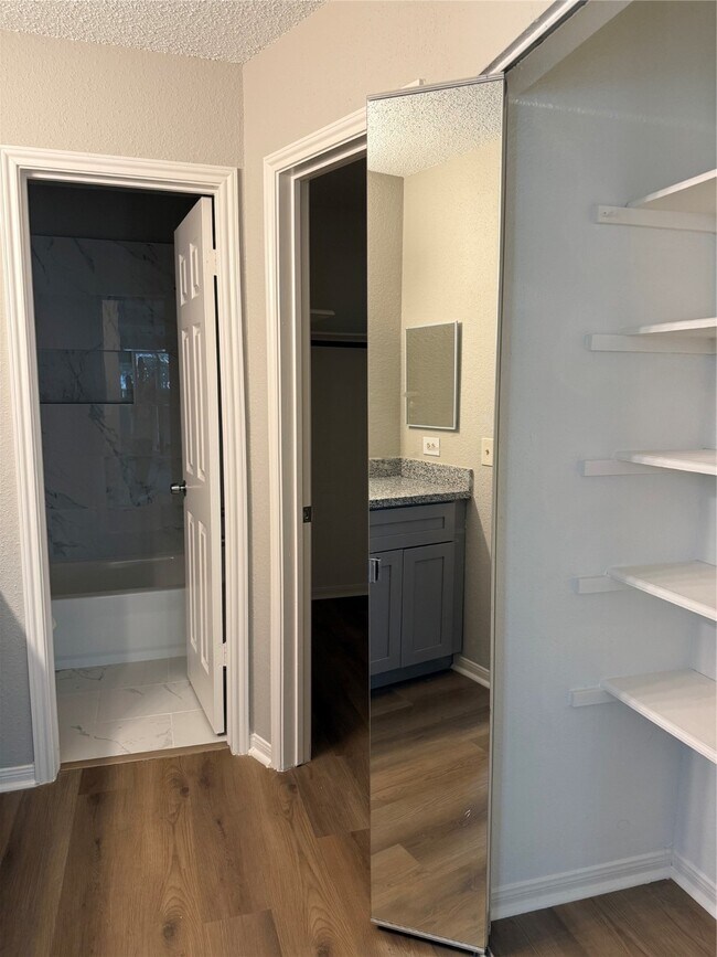 Building Photo - 3610 Bartons Ln