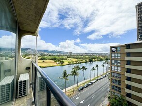 Building Photo - 1 BD / 1 BA Fully Furnished Waikiki Condo with Parking!  *Pet Friendly*