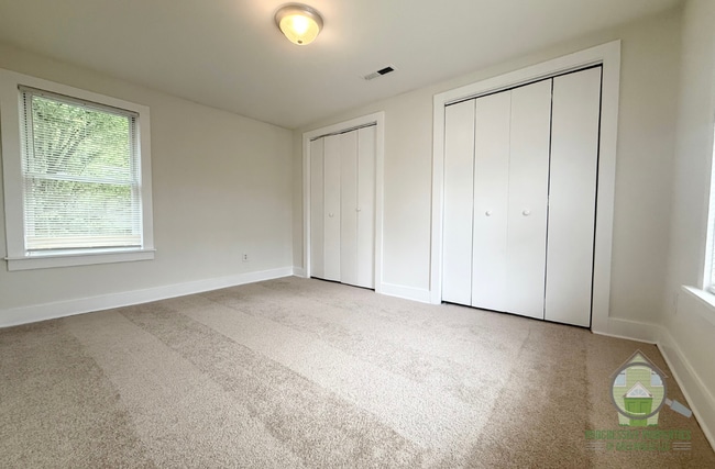 Building Photo - 1206 W Bramlett Rd