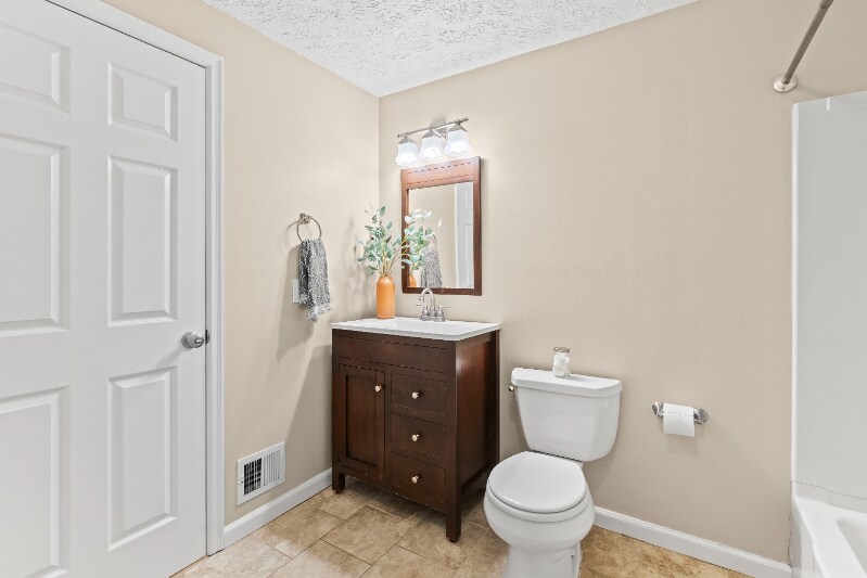 Building Photo - 131 Spruce Woods Ct