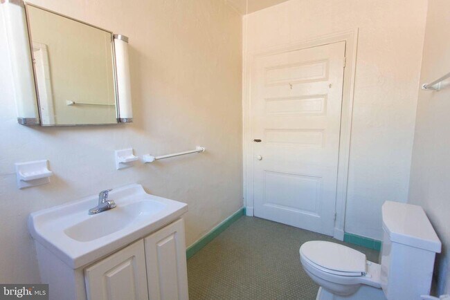 Building Photo - 916 Spruce St