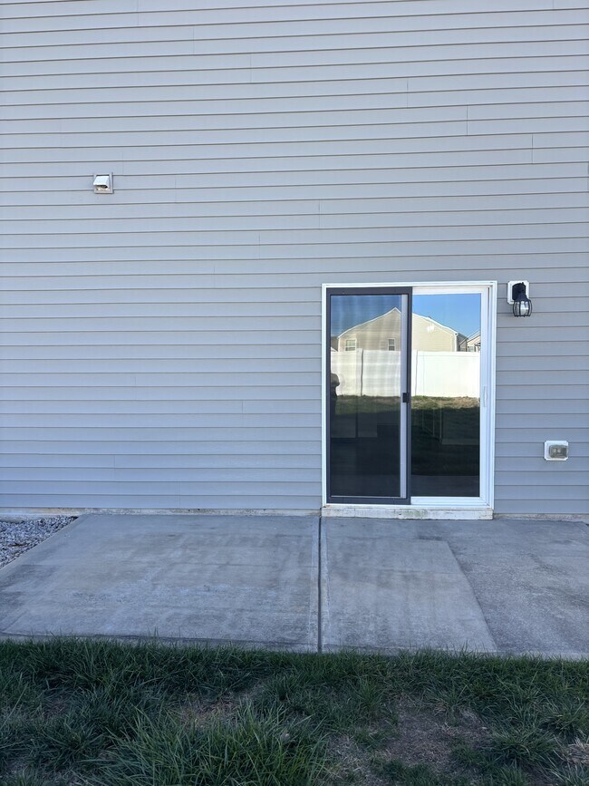 Building Photo - 145 Relict Dr