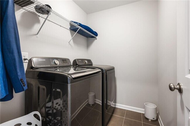 Building Photo - 1093 Kirkland Circle