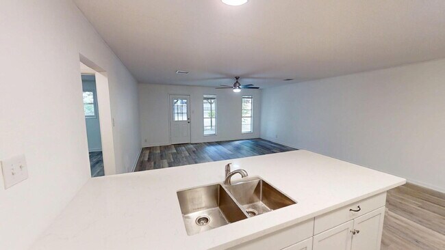 Building Photo - "Charming 3-Bed, 2-Bath Gem with 1,654 Sq Ft of Comfort in Temple, TX!"