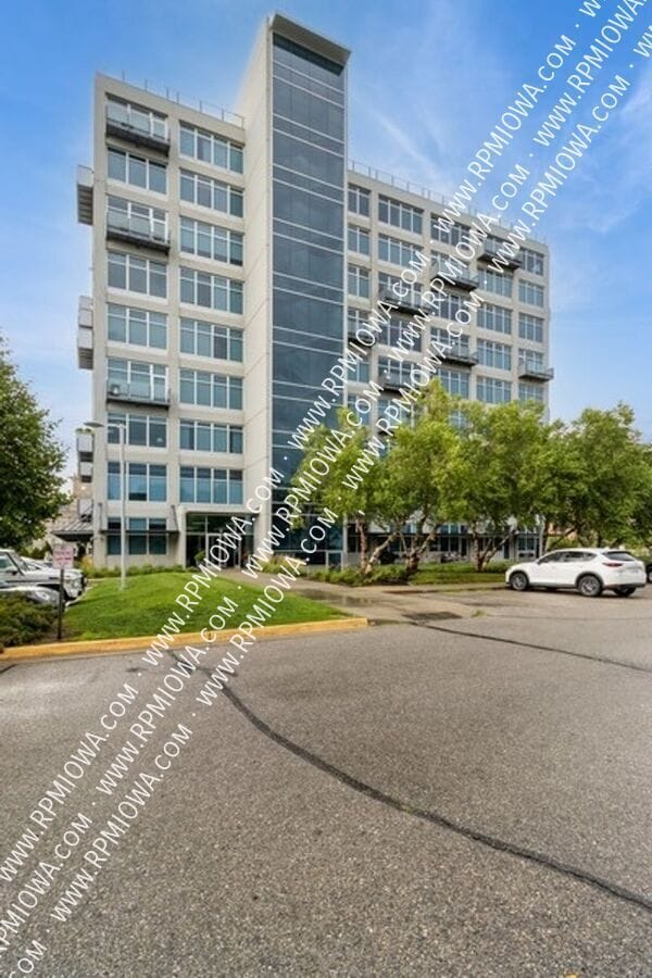 Building Photo - 120 SW 5th St
