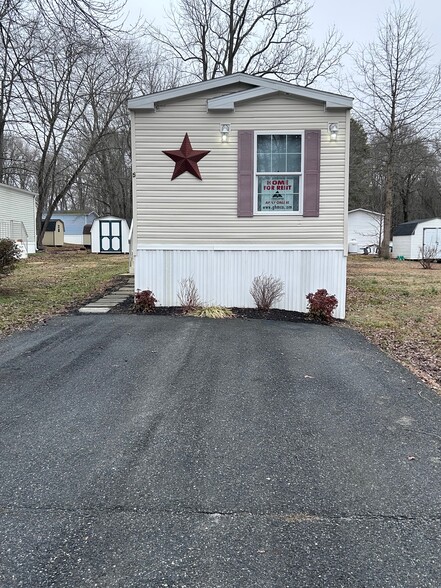 Building Photo - 5 Oak Tree Ln