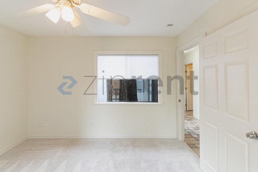 Building Photo - 703 Nelray Blvd