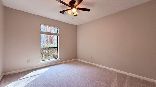 Building Photo - Beautiful Roswell 3 Bedroom-2 Bathroom Ranch, Minutes from 400, Available NOW!