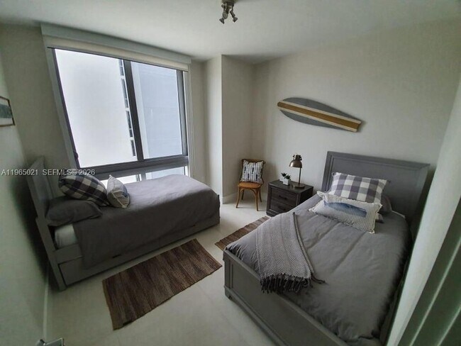 Building Photo - 16385 Biscayne Blvd