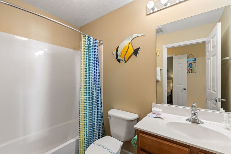 Building Photo - 5115 Gulf Dr