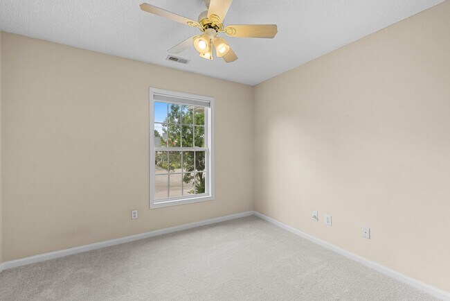 Building Photo - 108 Castlebury Creek Ct