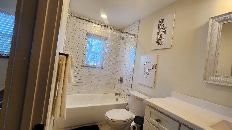 Building Photo - 1704 S Forest Dr