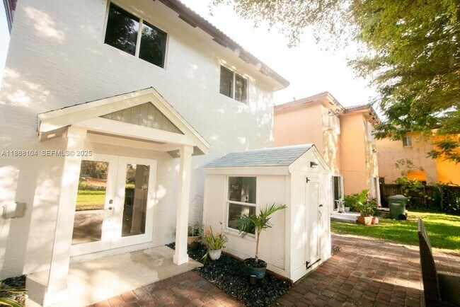 Building Photo - 1112 NE 41st Ave