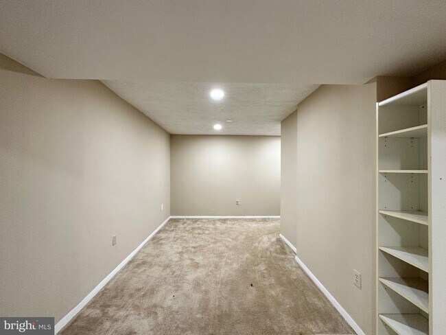 Building Photo - 6123 Martins Landing Ct