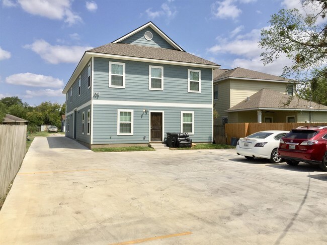Building Photo - 804 Fairview Ave