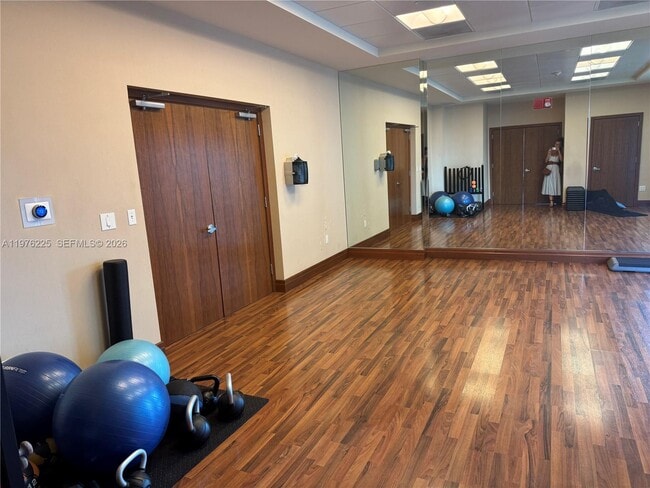 Building Photo - 1060 Brickell Ave