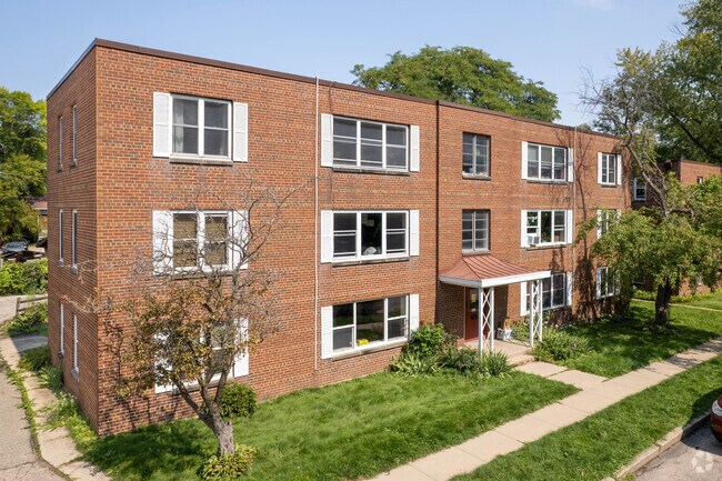 Primary Photo - Sherman Terrace Condominiums