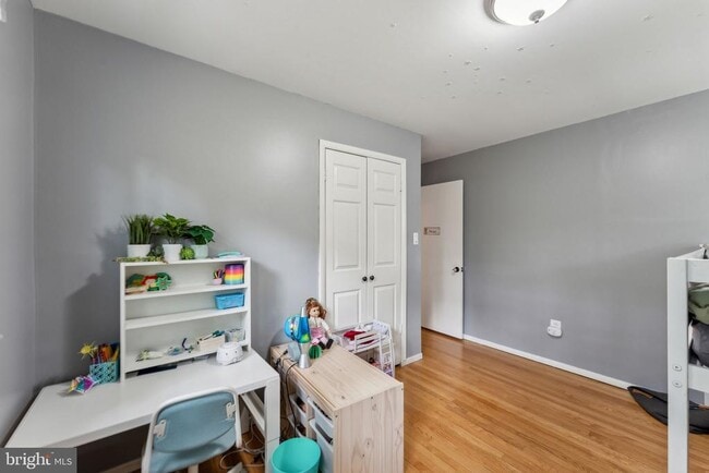 Building Photo - 7911 Roswell Dr