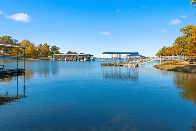 Building Photo - Furnished Home on KY Lake